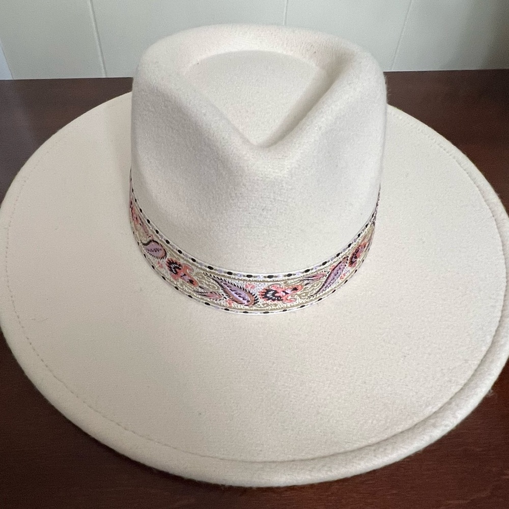 ALTAR’D STATE wide brim western hat cream pink & purple floral band NWT - Picture 4 of 10